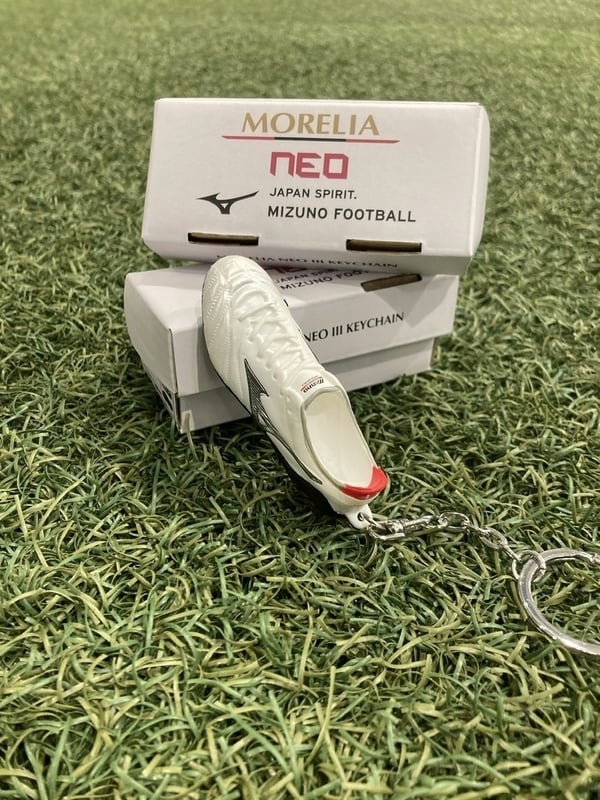 MORELIA NEO III KEY CHAIN White / Black